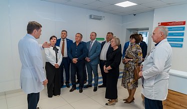 Депутаты посетили обновленный корпус областной больницы
